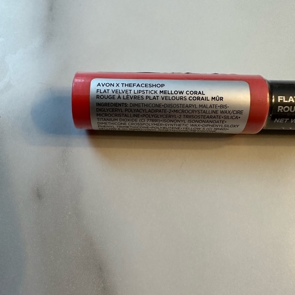 NWT Flat Velvet Lipstick in Mellow Coral - Picture 3 of 4